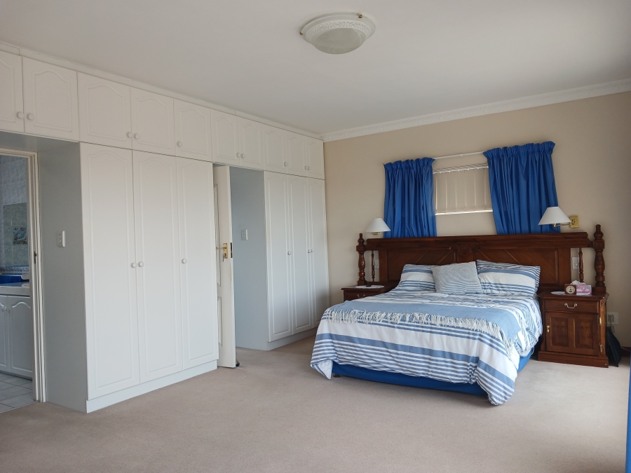 4 Bedroom Property for Sale in Stilbaai Wes Western Cape